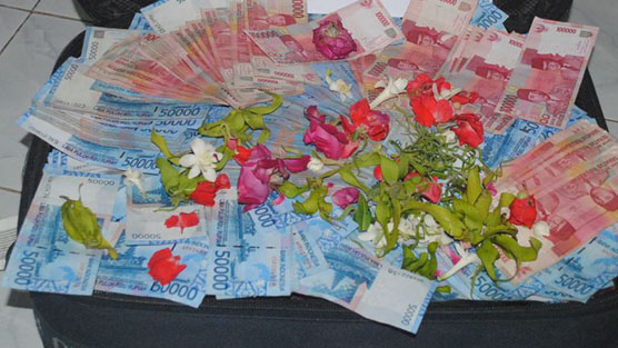 ilmu pesugihan uang ghaib